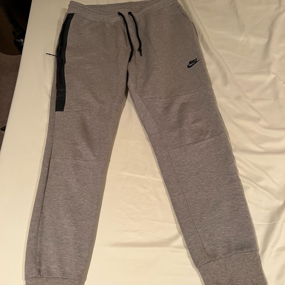 Mens Large Nike Tech Fleece Joggers Grey